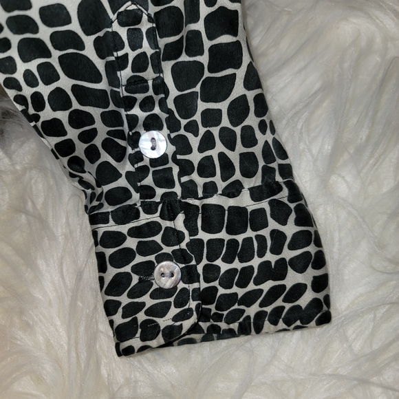 Giraffe print button up - Picture 4 of 4